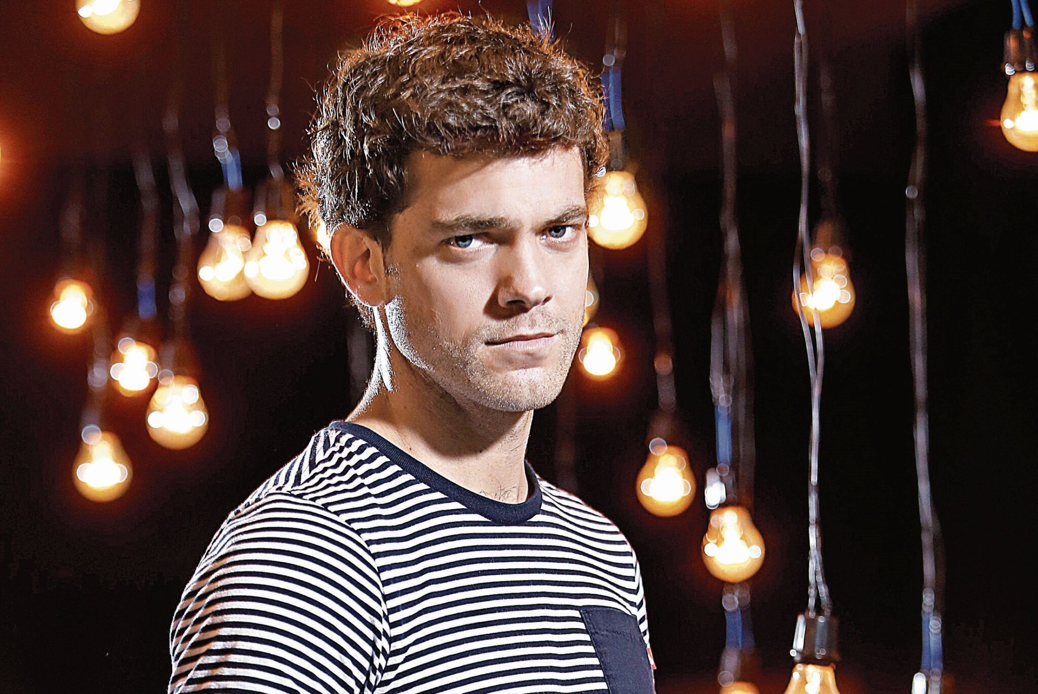 JUAN CARLOS REY DE CASTRO, ACTOR Y CANTANTE. + MUJER, TROME.